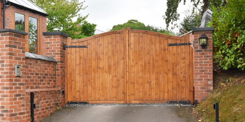 Wooden electric gate | Gate Safe
